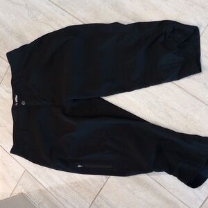 Khombu size large cropped Capri pants